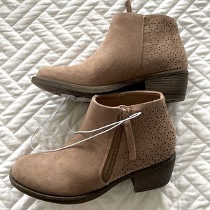 NWT Size 1M Harper Canyon Girls Booties